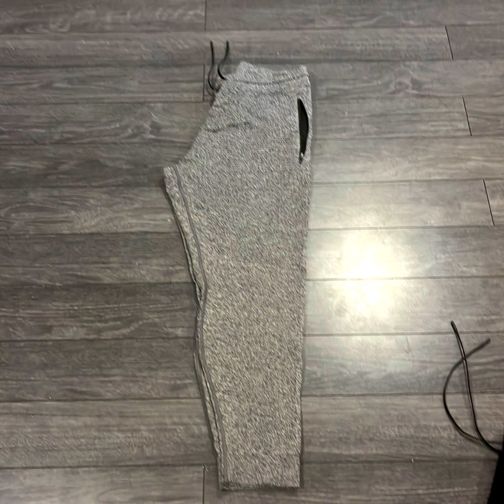 Lululemon engineered warmth jogger size XL
